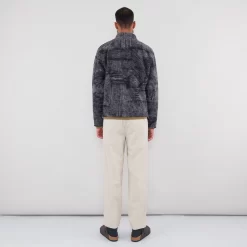 Boxy Funnel Fleece - Slate Wool Polka -Folk Shop FOLKMENSMODELAW23 241 6edac33b 9e36 4300 8753 746b7e9776c2