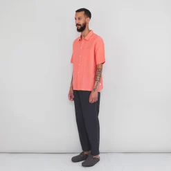 Gabe Shirt - Coral Linen Grid -Folk Shop PRODUCT SLOT 4 895978 6C9EBFC92CBC166DC5549507C9F777E6FB27BB4AEEC7C8F13A98333703A8E4292CB3DA20DFDD7D11082A43403D4EFCE3607A14E27A2E53396F2093A97EA3D545
