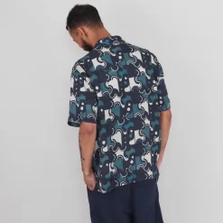 Gabe Shirt - Coil Print Indigo -Folk Shop PRODUCT SWATCH 897019 6C9EBFC92CBC166DC5549507C9F777E6FB27BB4AEEC7C8F13A98333703A8E4292CB3DA20DFDD7D11082A43403D4EFCE3607A14E27A2E53396F2093A97EA3D545