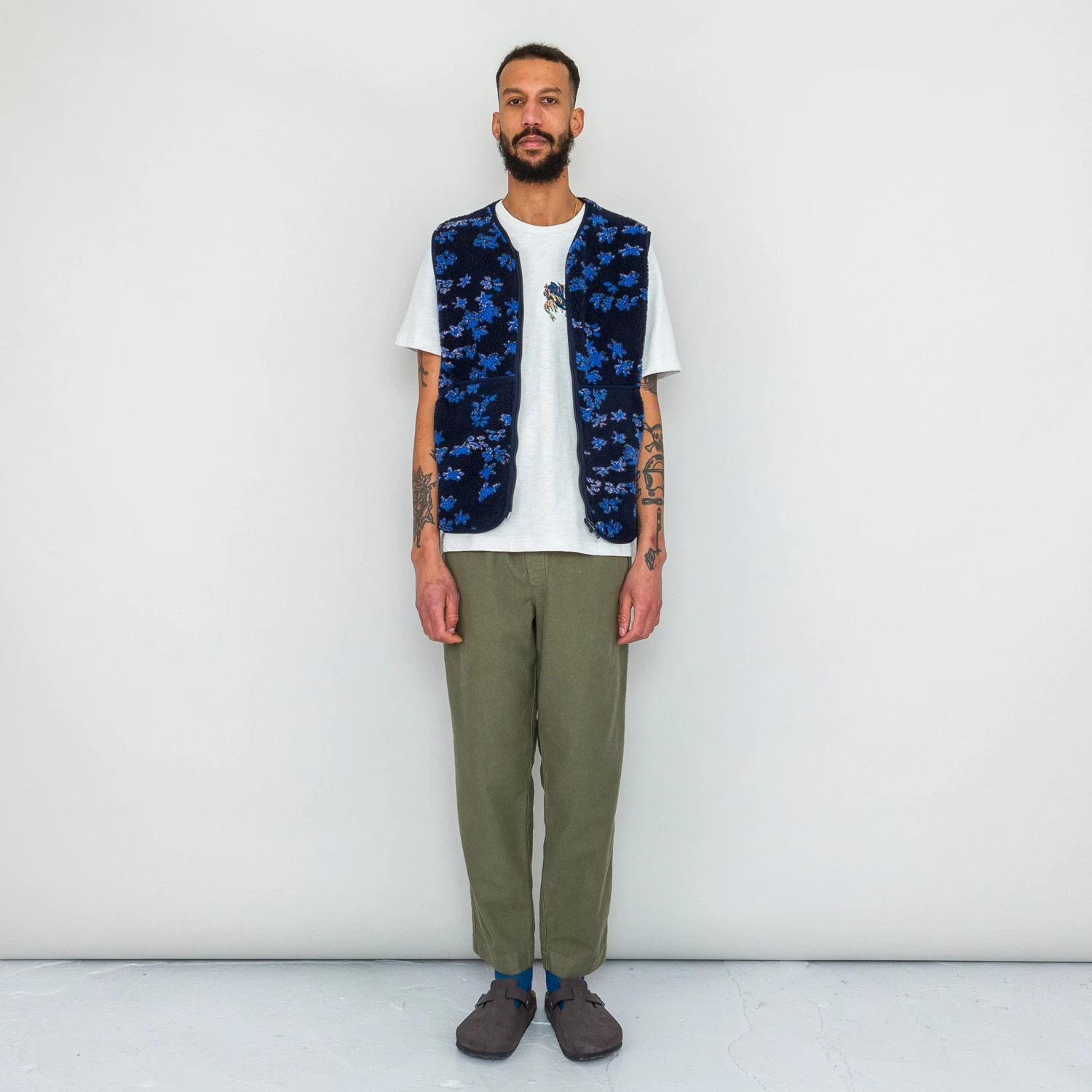 Collarless Puzzle Gilet - Stars And Flowers TH 4 Collarless Puzzle Gilet - Stars And Flowers TH - Image 4